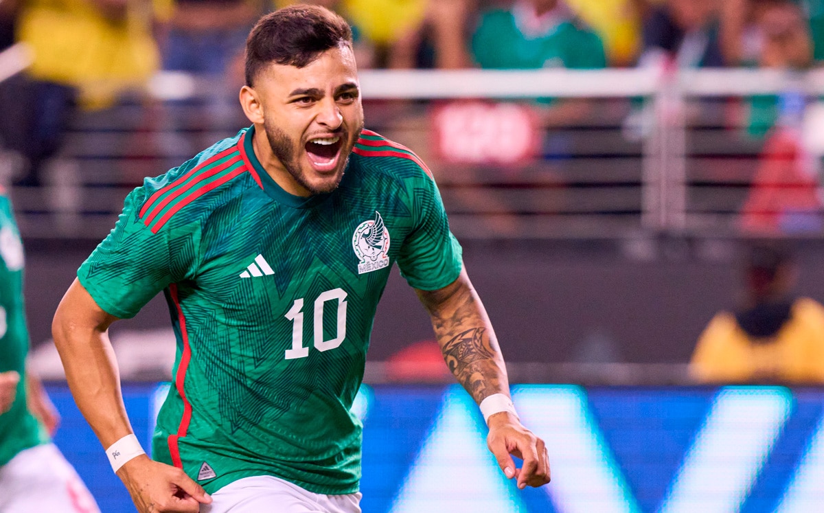ALEX VEGA FESTEJA EL GOL DE MÉXICO