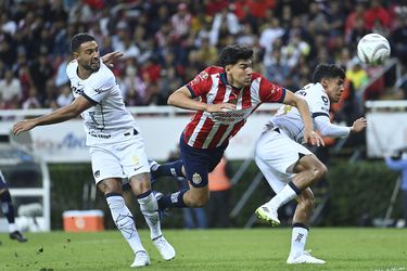 CHIVAS EN LUCHA CONTRA PUMAS