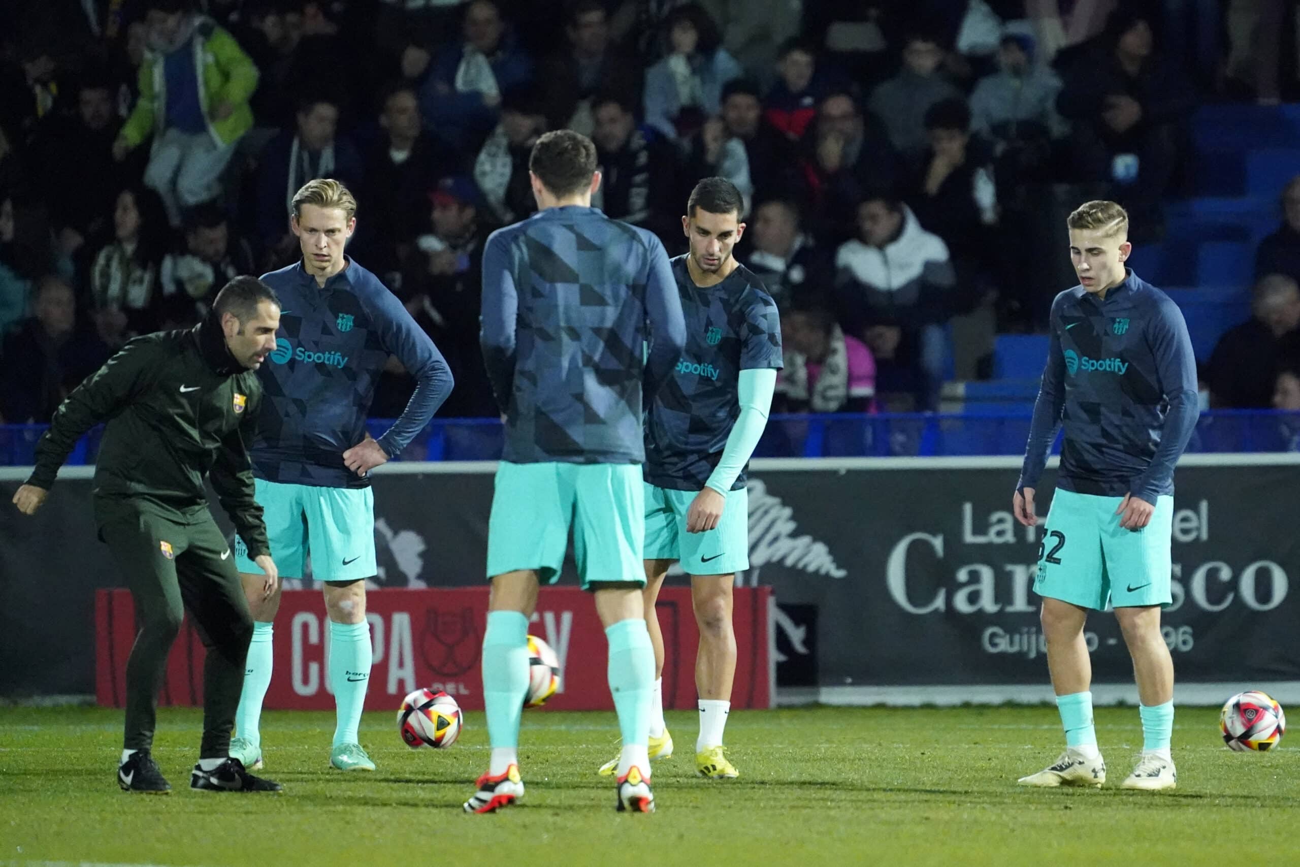 Jugadores del Barcelona entrenando previo al juego de Copa del Rey 2024.