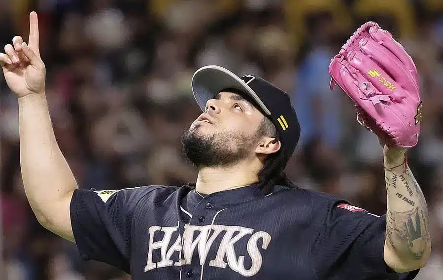 Desde el año 2022, Osuna juega en la Liga Japonesa de Béisbol Profesional