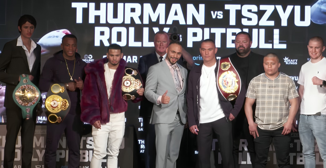 FOTOGRAFÍA ENTRE TODOS LOS PELEADORES LUEGO DE LA CONFERENCIA DE PRENSA PARA PRESENTAR EL COMBATE TIM TSZYU VS KEITH THURMAN