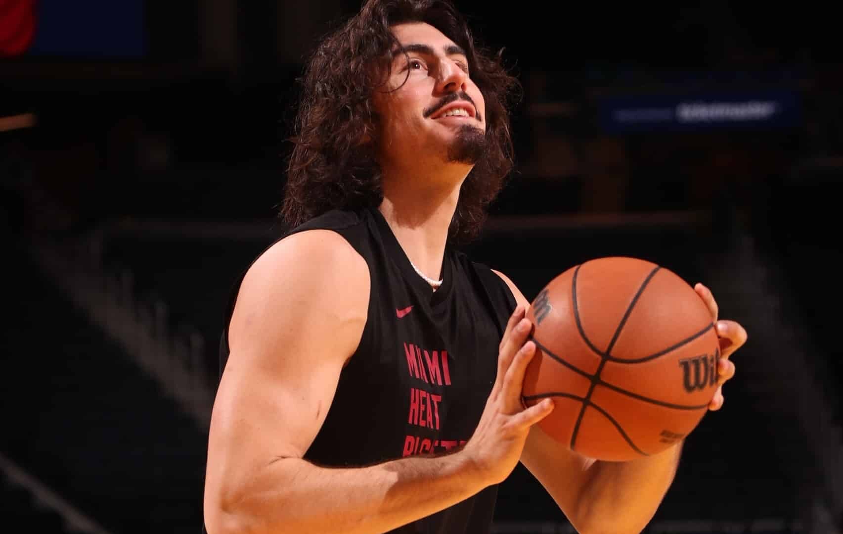 JAIME JÁQUEZ JR, JUGADOR MEXICANO DEL MIAMI HEAT DE LA NBA