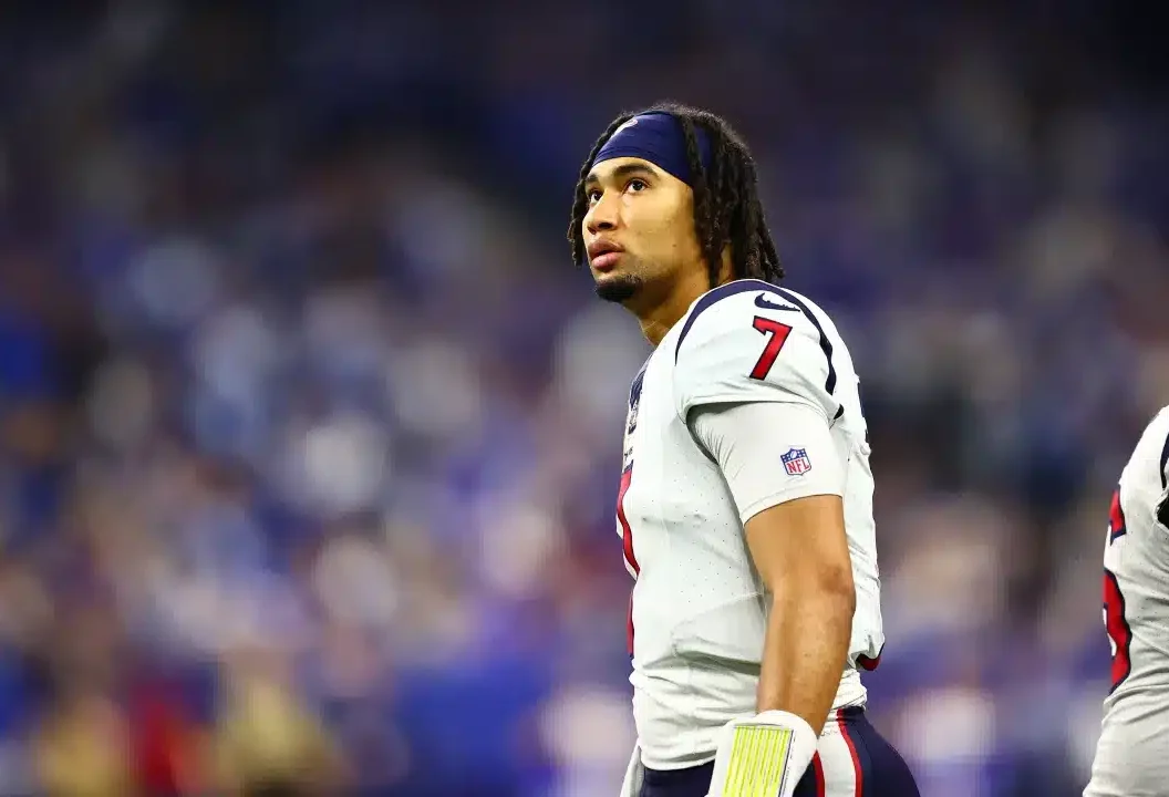 CJ STROUD DURANTE UN PARTIDO DE LOS TEXANS EN LA NFL