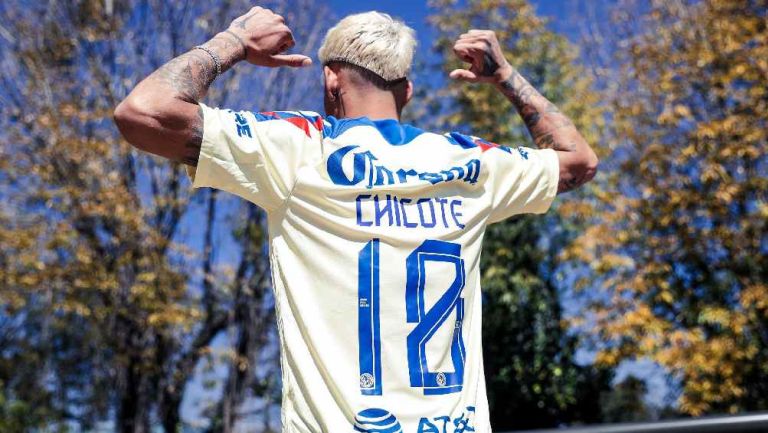 'Chicote' Calderón en su presentación con el Club América.