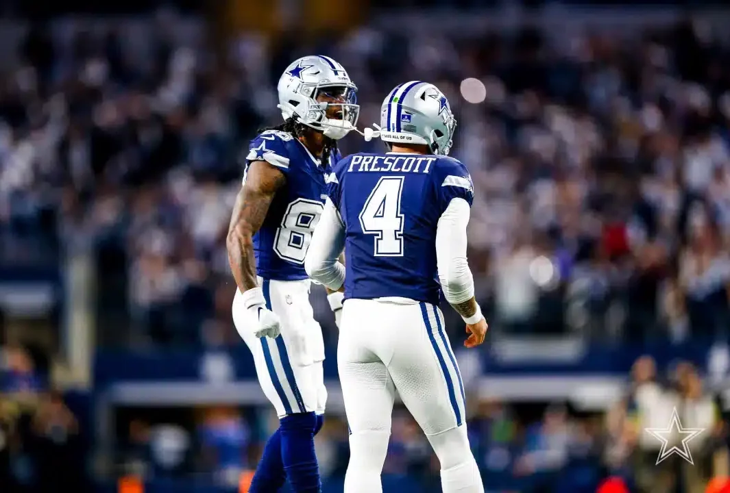 CEEDEE LAMB Y DAK PRESCOTT DE LOS COWBOYS, CELEBRAN UNA ANOTACIÓN