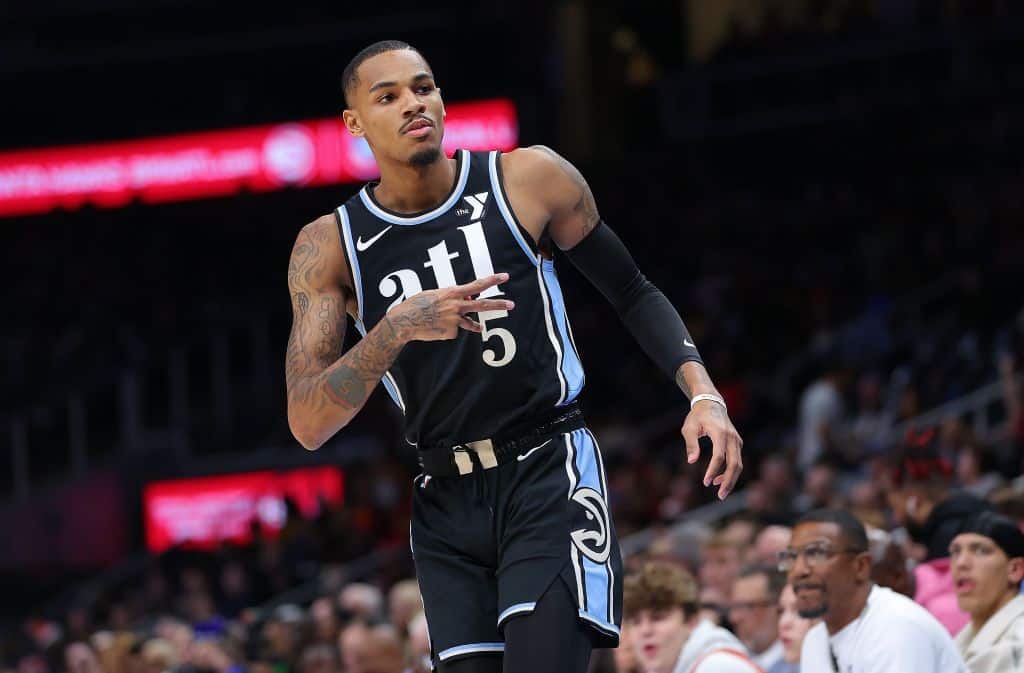 DEJOUNTE MURRAY CELEBRA UNA CANASTA PARA LOS ATLANTA HAWKS