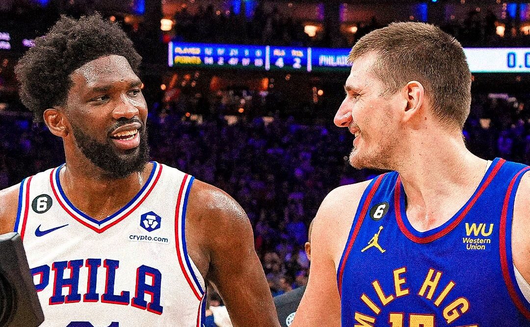 EMBIID A LA IZQUIERDA DE LOS SIXERS Y JOKIC DE LOS NUGGETS A LA DERECHA