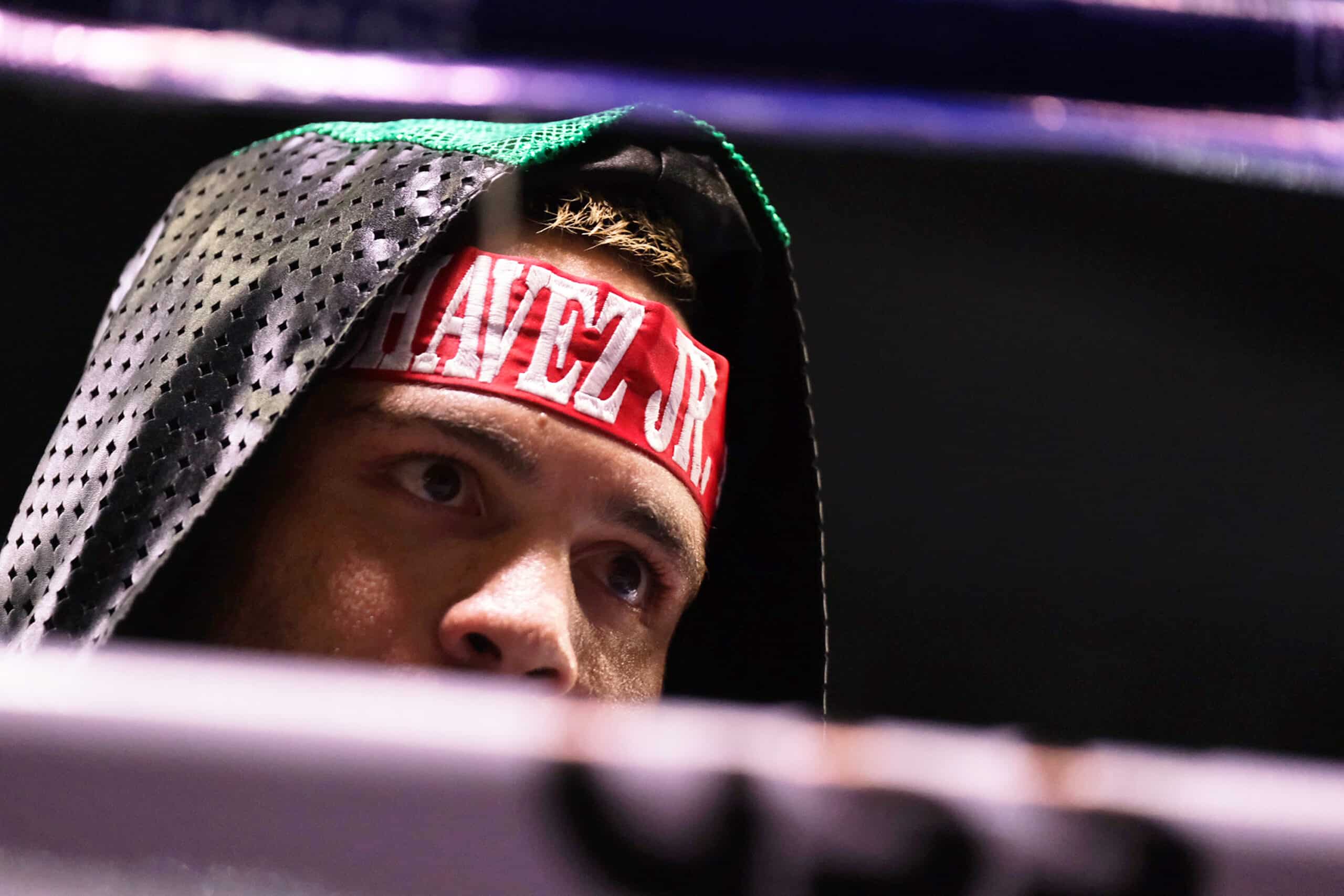 Julio Cesar Chavez jr durante la función Tributo a los Reyes en el estadio Jalisco.