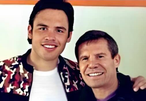 JULIO CÉSAR CHÁVEZ JR A LA IZQUIERDA Y JULIO CÉSAR CHÁVEZ PADRE A LA DERECHA