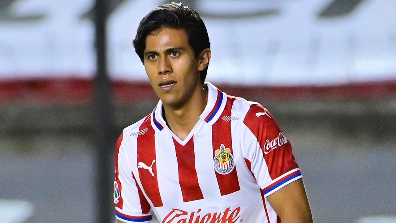 José Juan Macías en partido con las Chivas del Guadalajara.