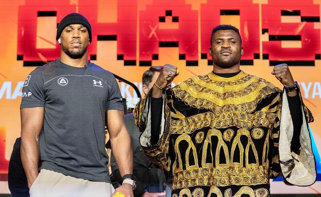JOSHUA A LA IZQUIERDA Y NGANNOU A LA DERECHA