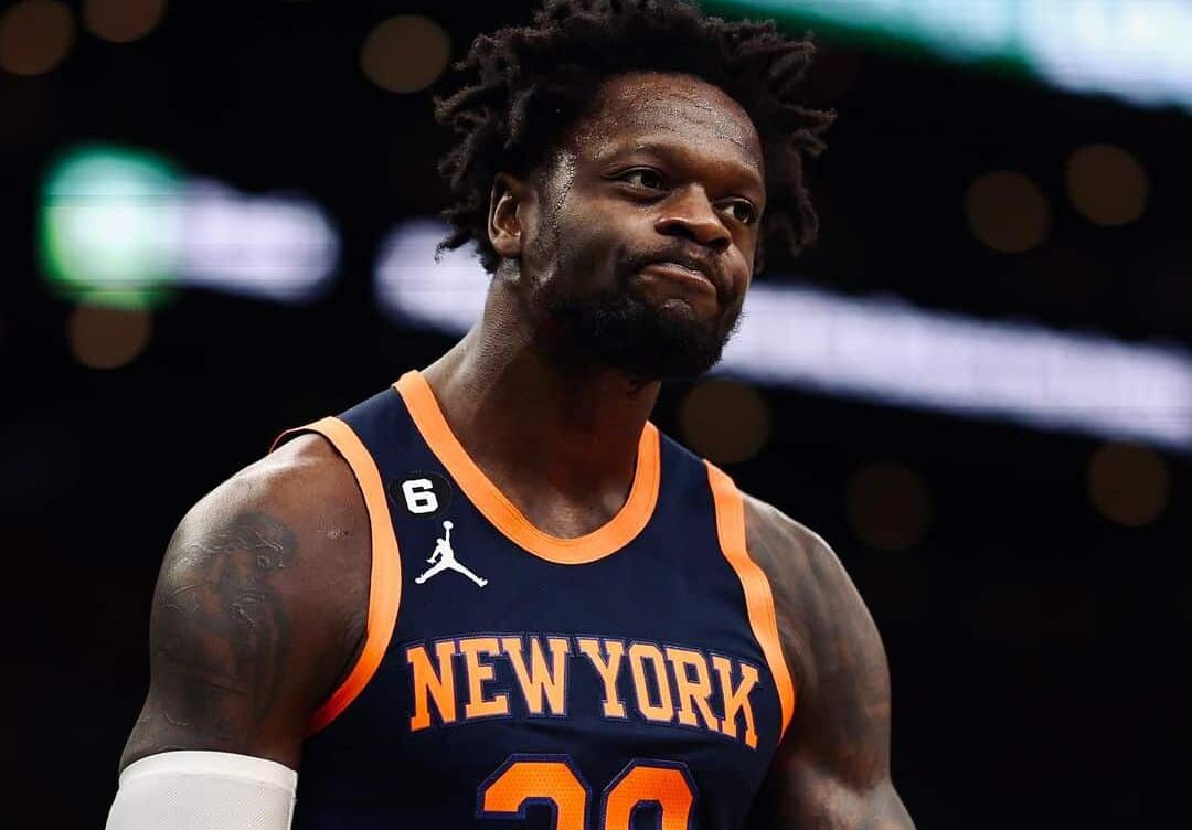 JULIUS RANDLE CELEBRA UNA ANOTACIÓN PARA LOS KNICKS EN LA NBA
