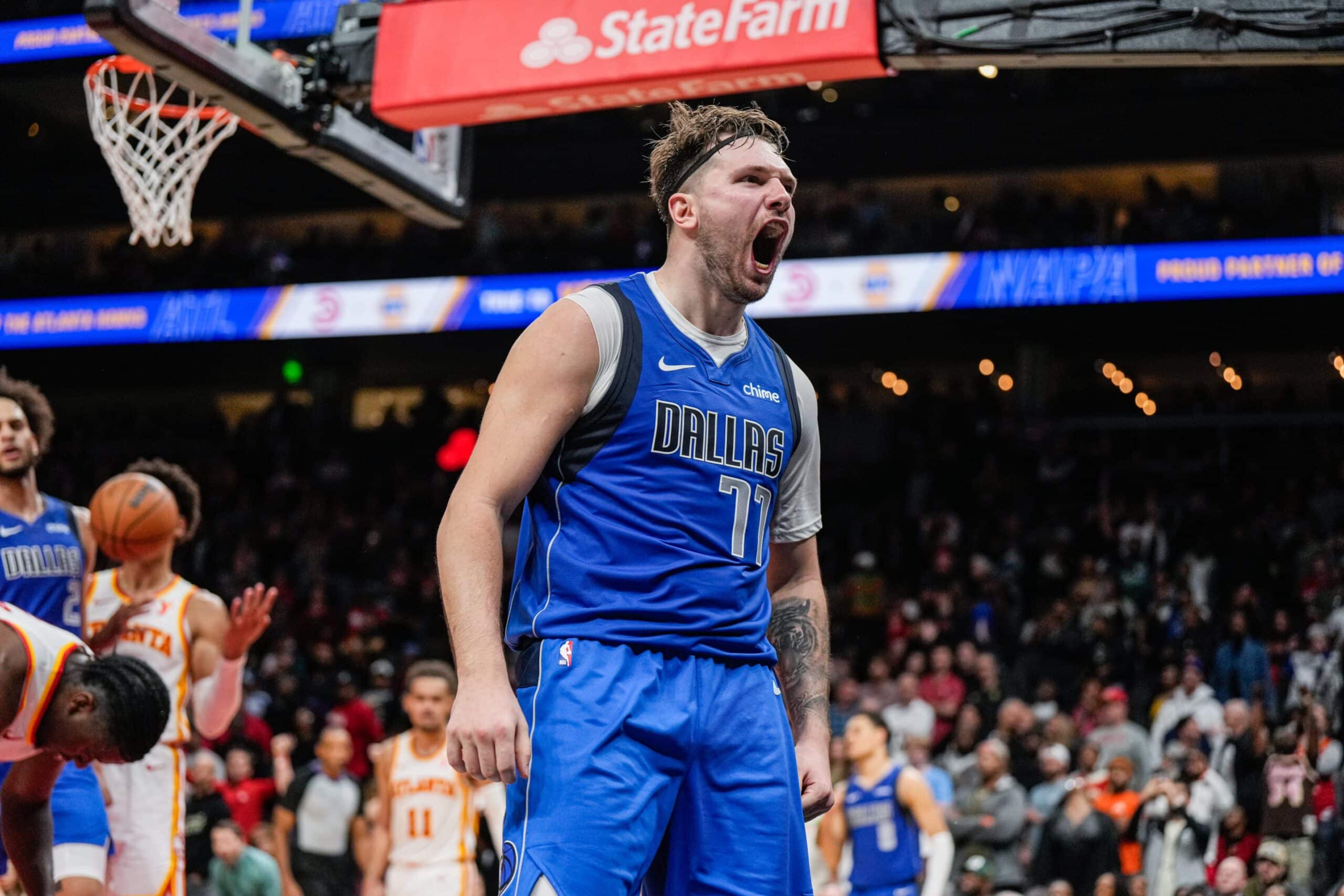 LUKA DONCIC CELEBRA UNA ANOTACIÓN CON LOS MAVERICKS
