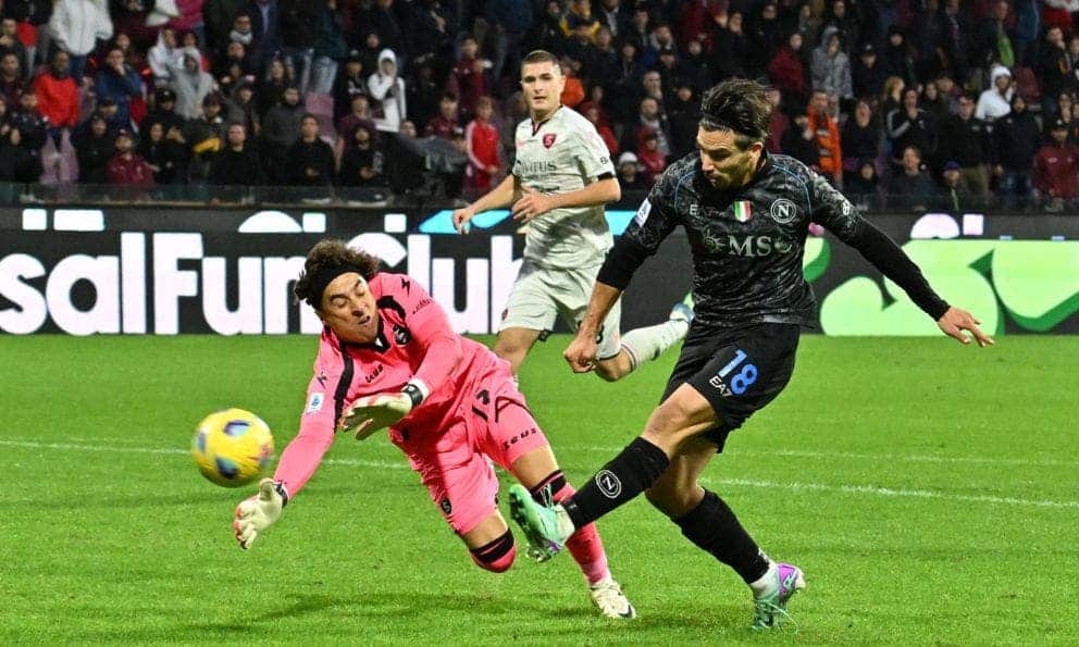 OCHOA SALE A BLOQUEAR EL TIRO