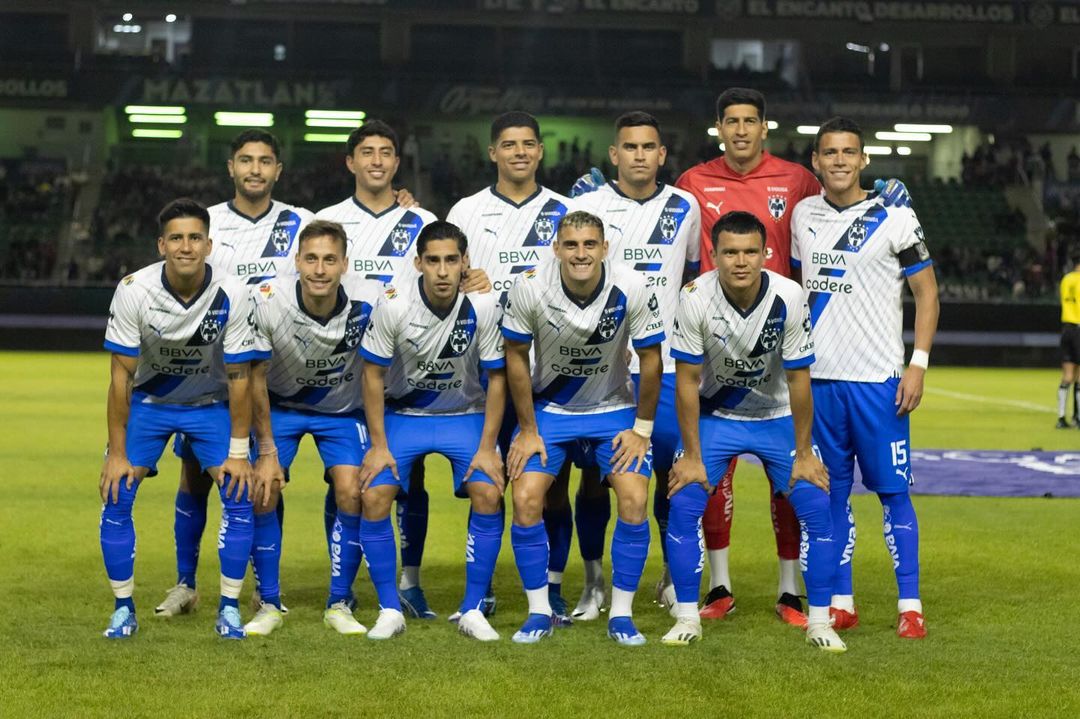 RAYADOS DE MONTERREY POSAN PARA LA FOTO