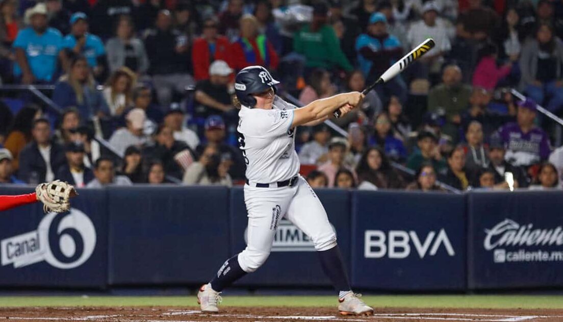 PELOTERA DE SULTANES PEGA UN BATAZO