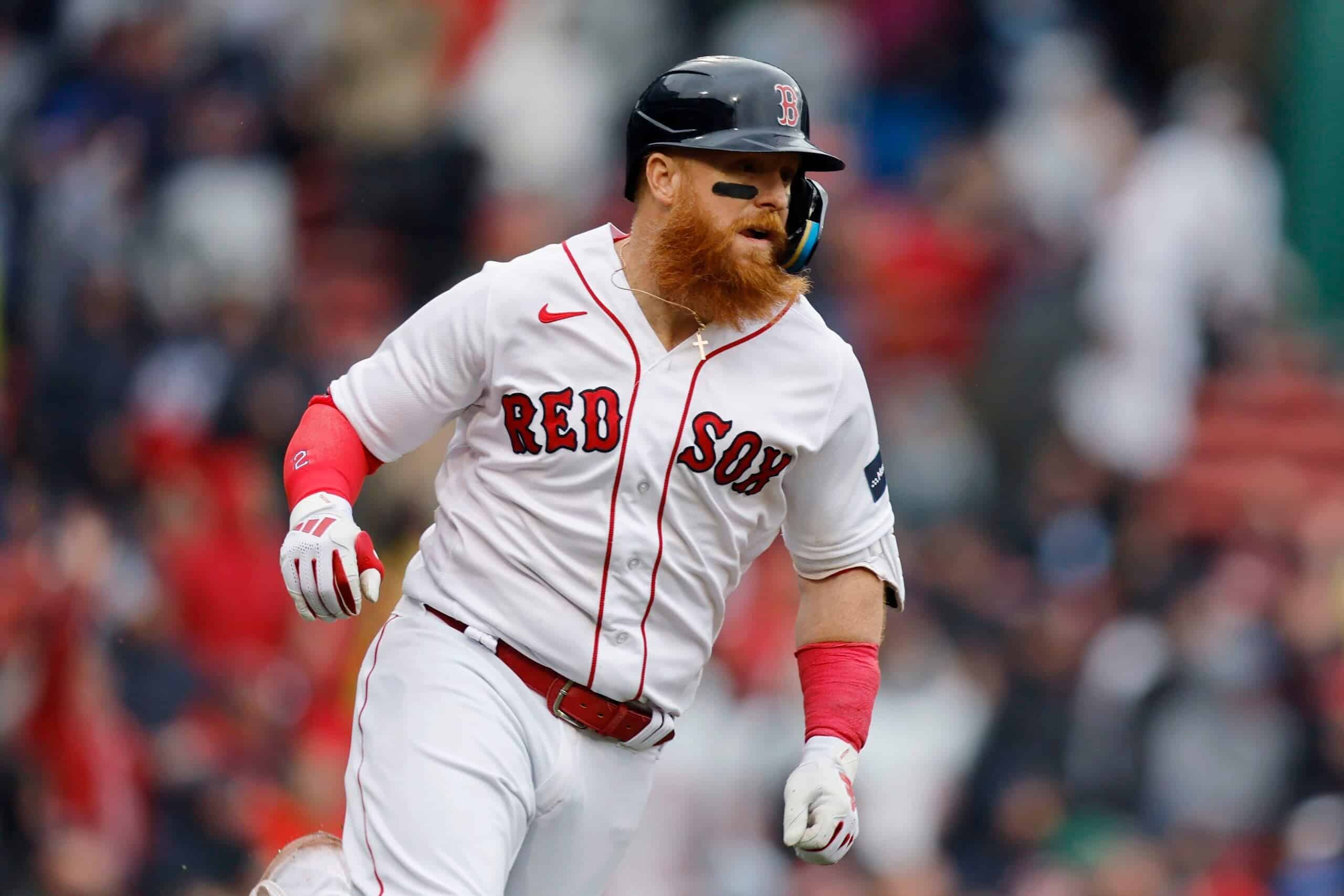 JUSTIN TURNER PEGANDO DOBLETE