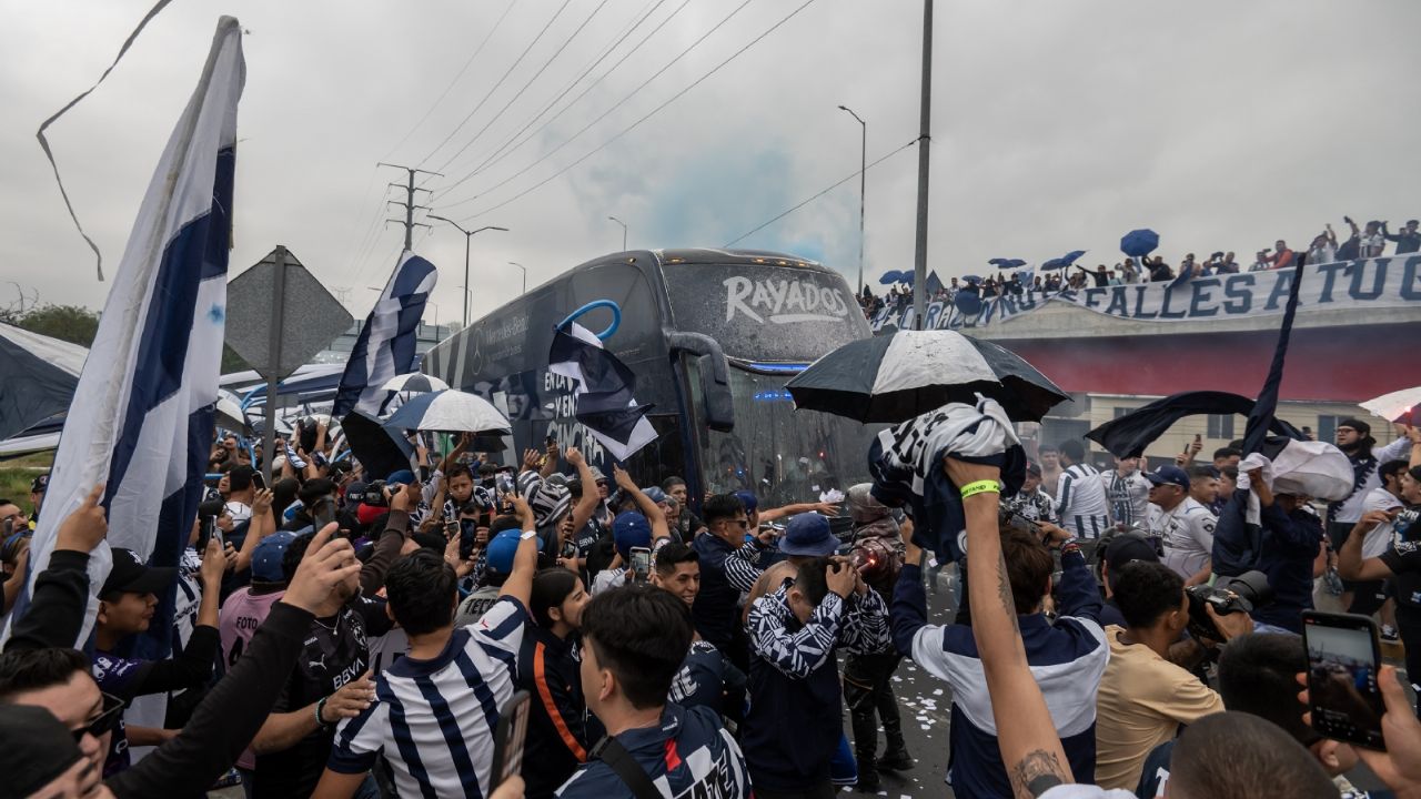 LA LLEGADA DEL MONTERREY AL ESTADIO DE SANTOS