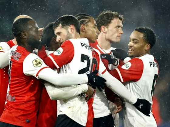 FEYENOORD FESTEJA LA VICTORIA