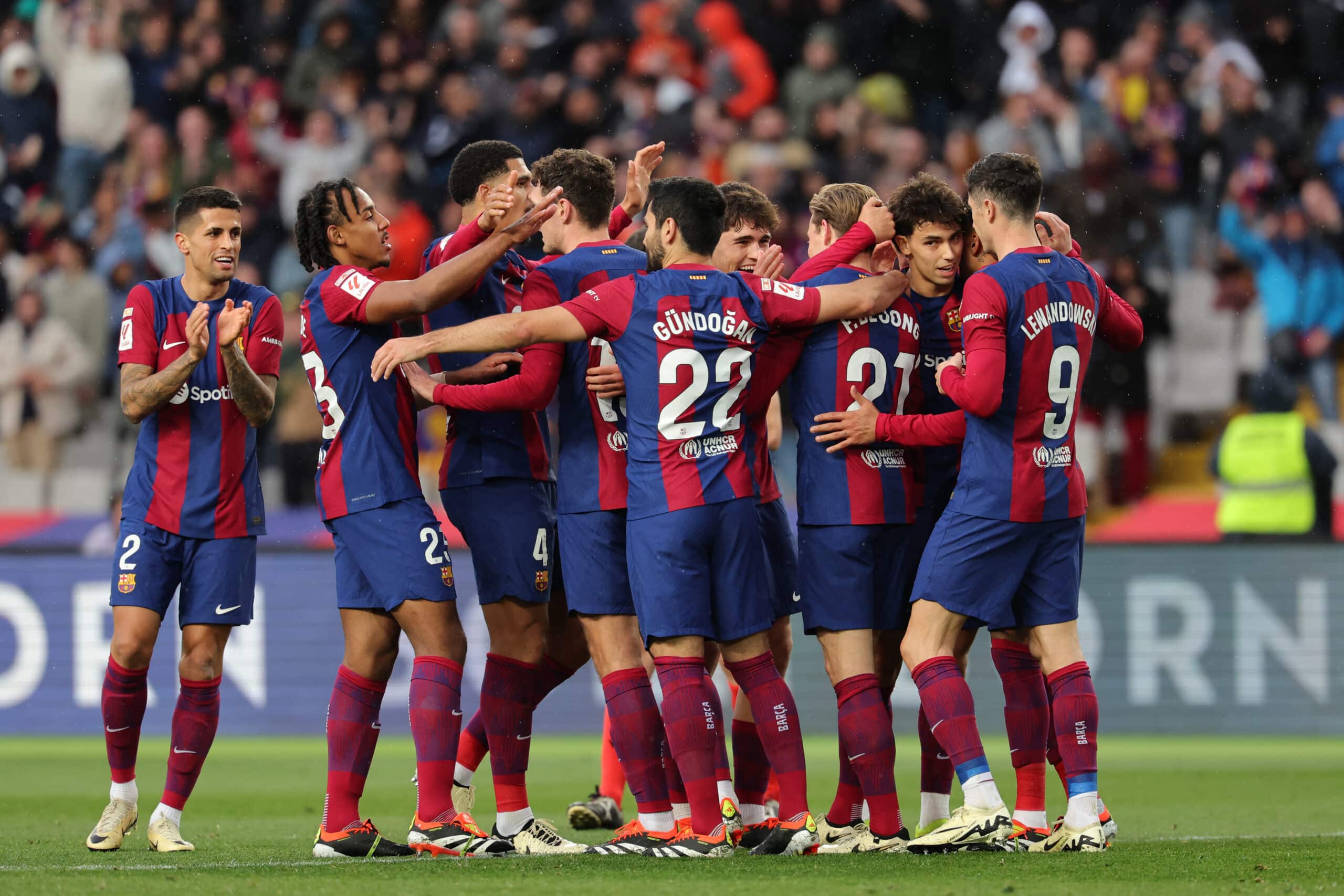 Jugadores de Barcelona festejan su triunfo por goleada ante el Getafe.