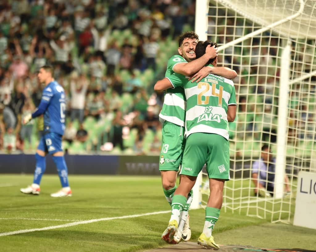 SANTO FESTEJA LA VICTORIA