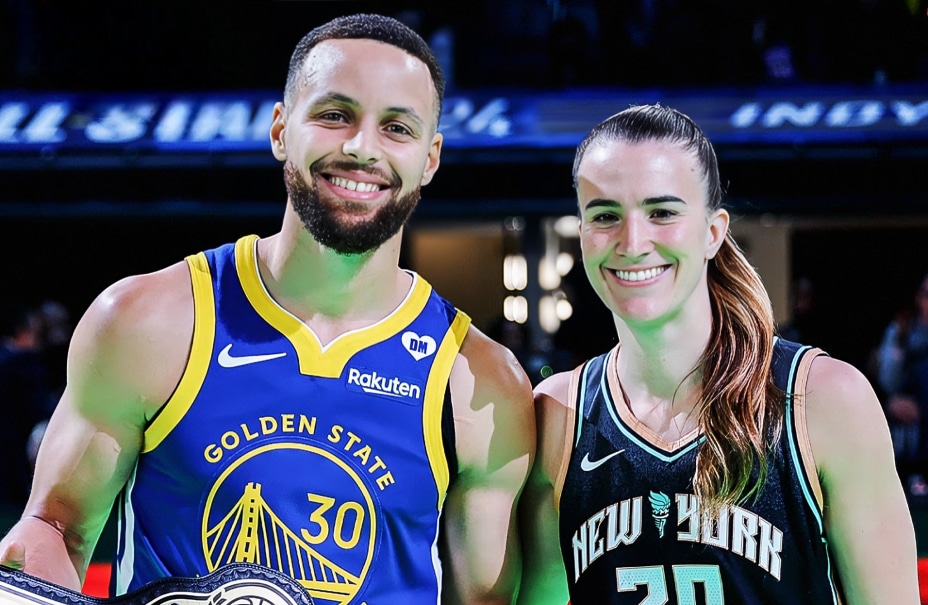 STEPHEN CURRY A LA IZQUIERDA Y SABRINA IONESCU A LA DERECHA, POSAN PARA LA FOTO