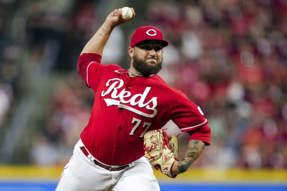 DANIEL DUARTE LANZANDO PARA LOS ROJOS DE CINCINNATI