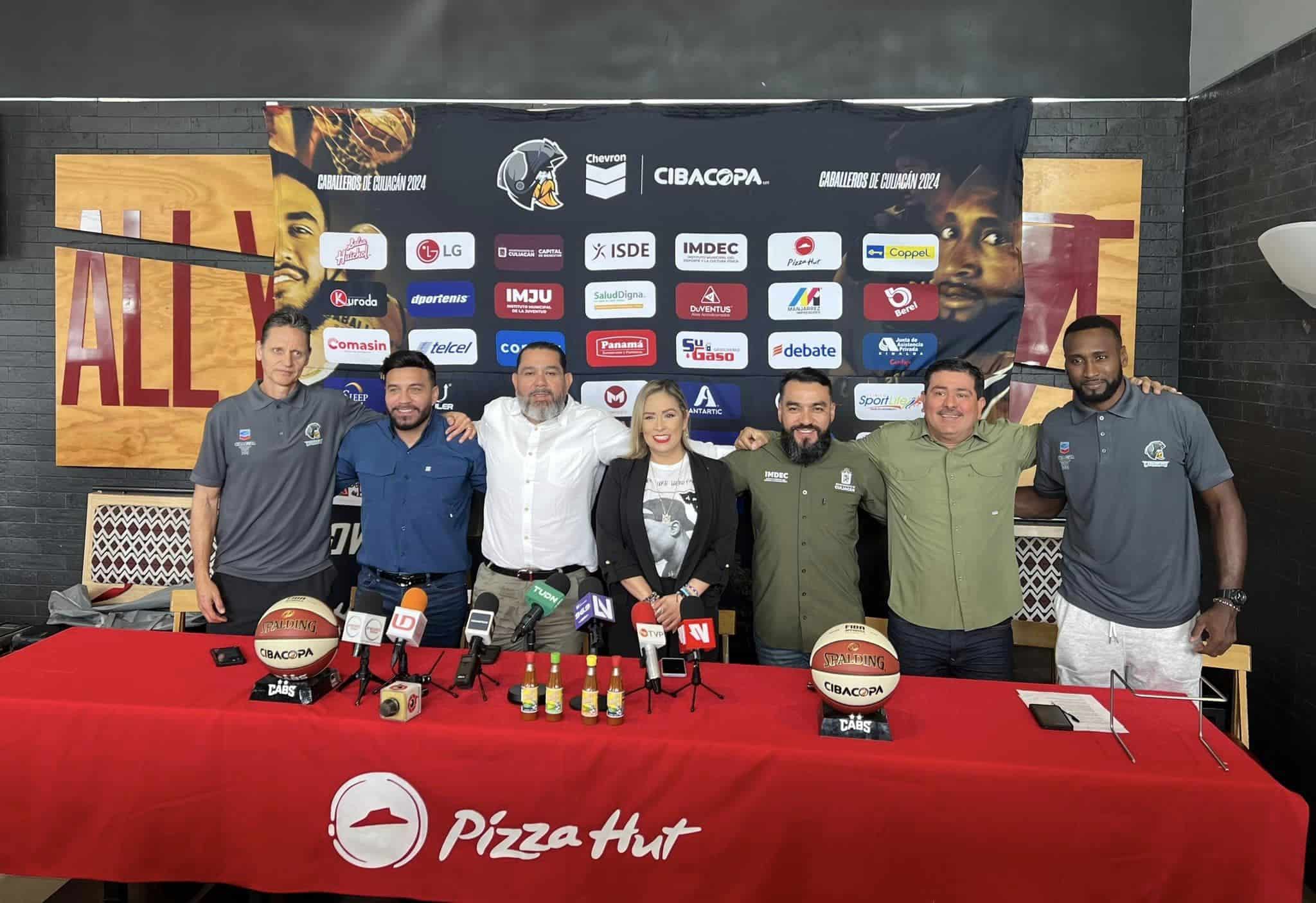 AUTORIDADES POSAN PARA LA FOTO