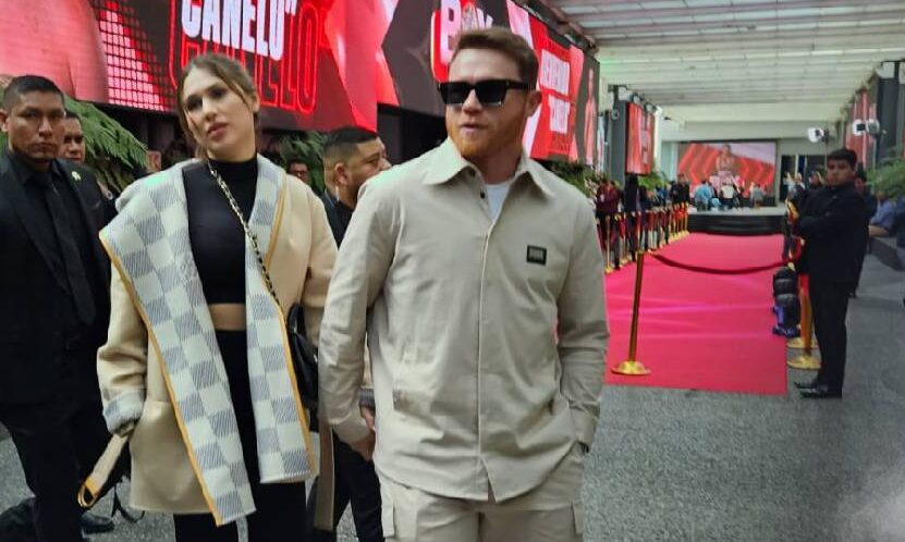 CANELO ÁLVAREZ LLEGANDO A TV AZTECA JUNTO A SU ESPOSA