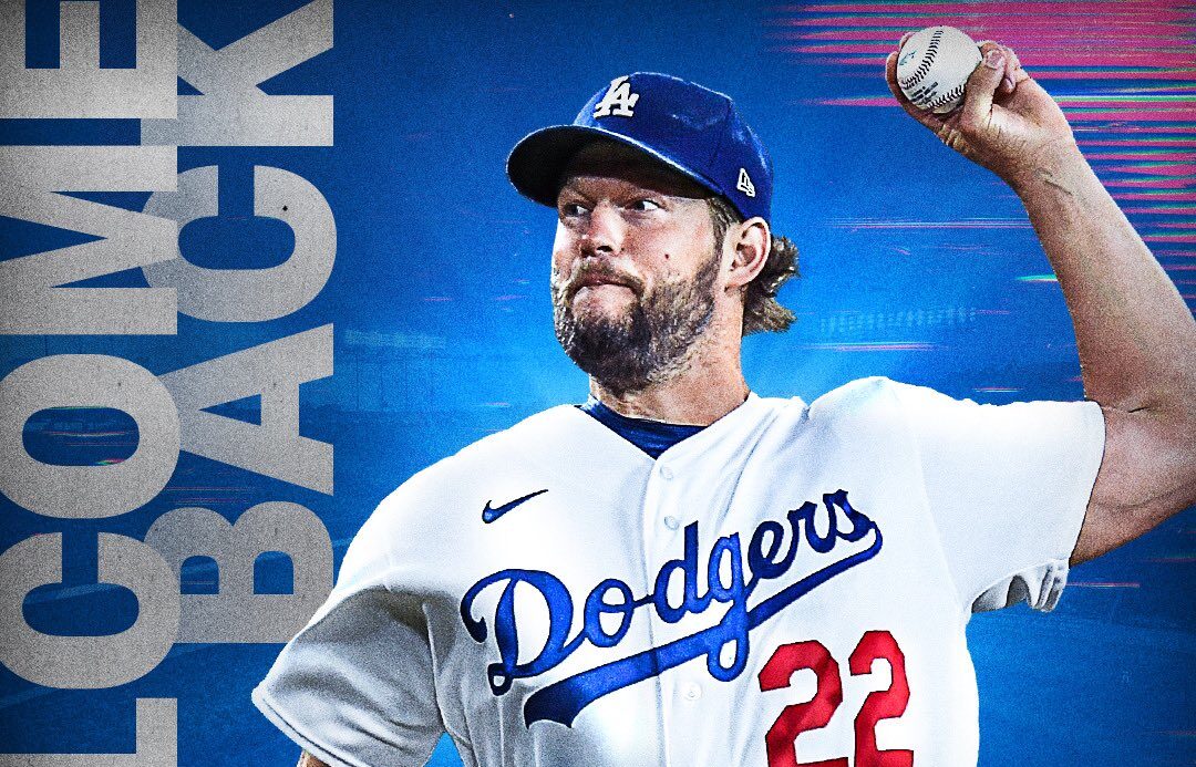 CLAYTON KERSHAW DE LOS DODGERS HACIENDO UN LANZAMIENTO