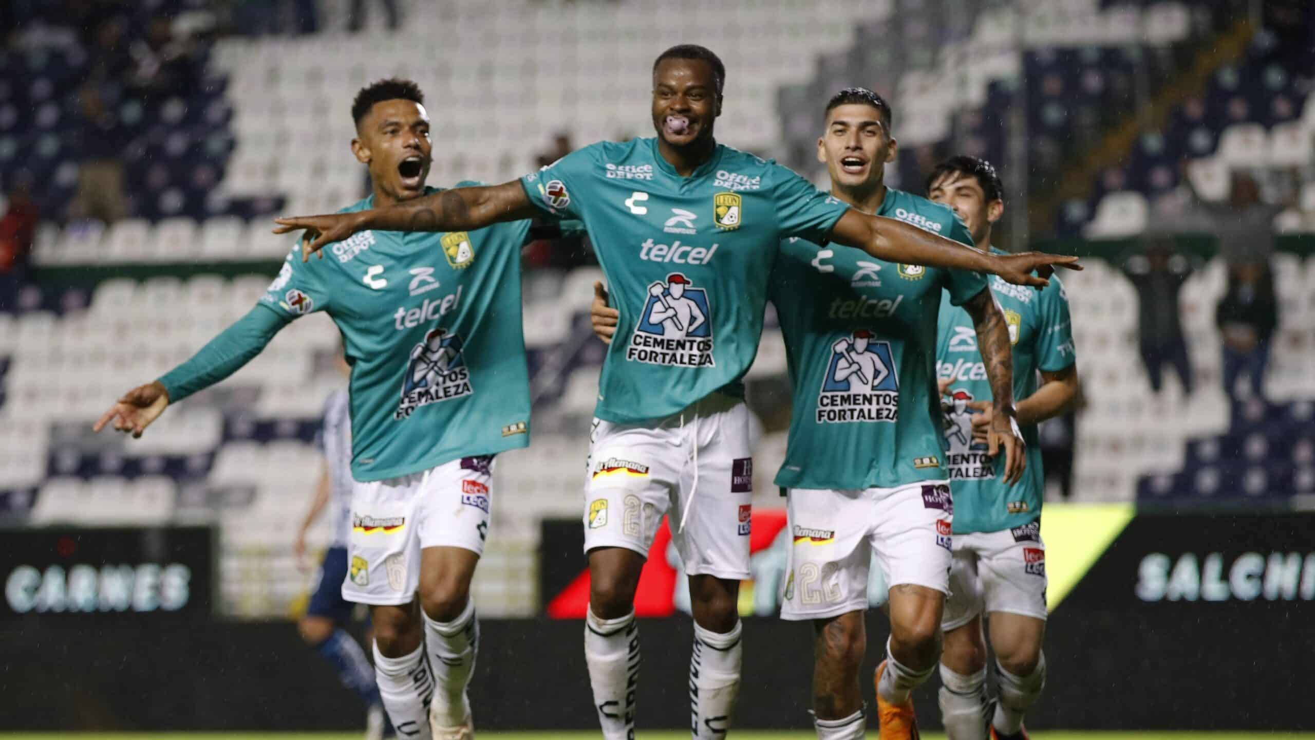 Stiven Barreiro festeja el gol del triunfo ante San Luis.