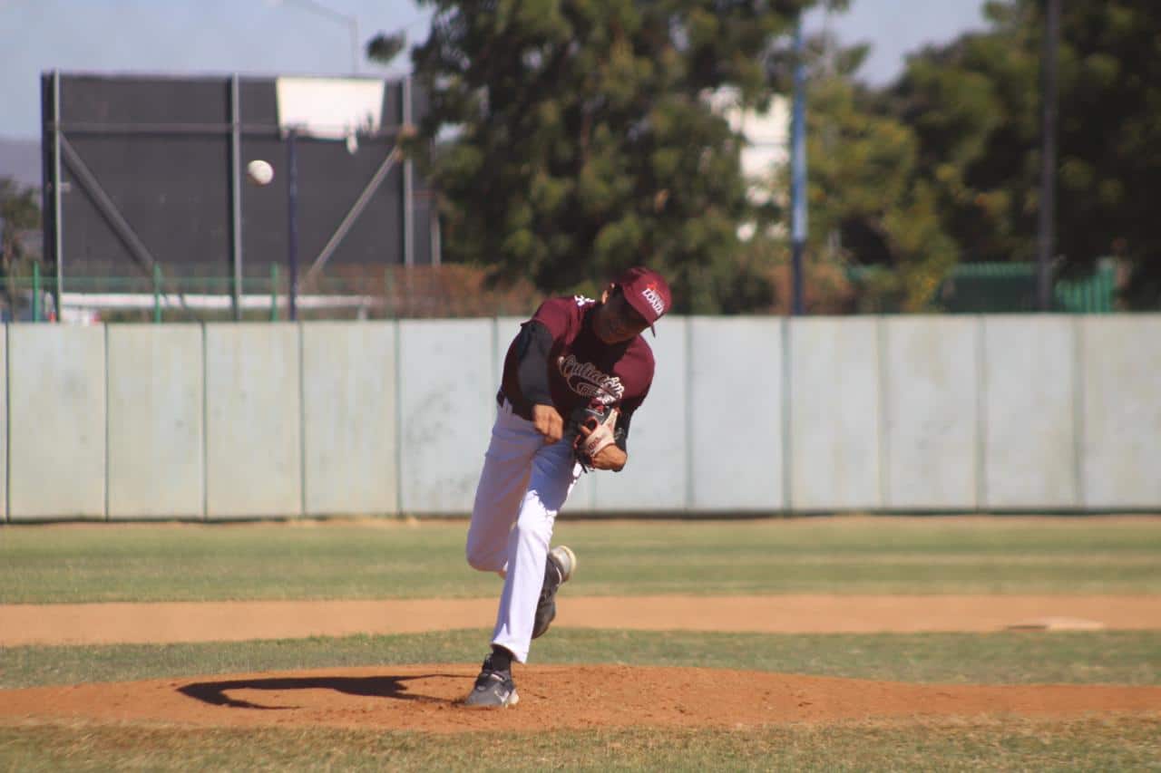 PITCHER REALIZA UN LANZAMIENTO