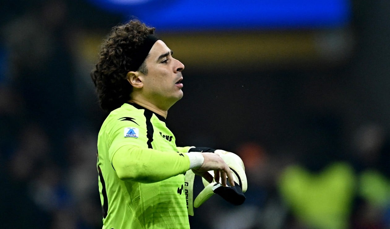 Guillermo Ochoa en partido con el Salernitana de la Serie A.