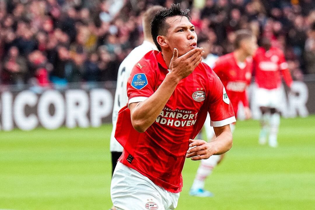 HIRVING LOZANO FESTEJA UN GOL CON EL PSV EINDHOVEN