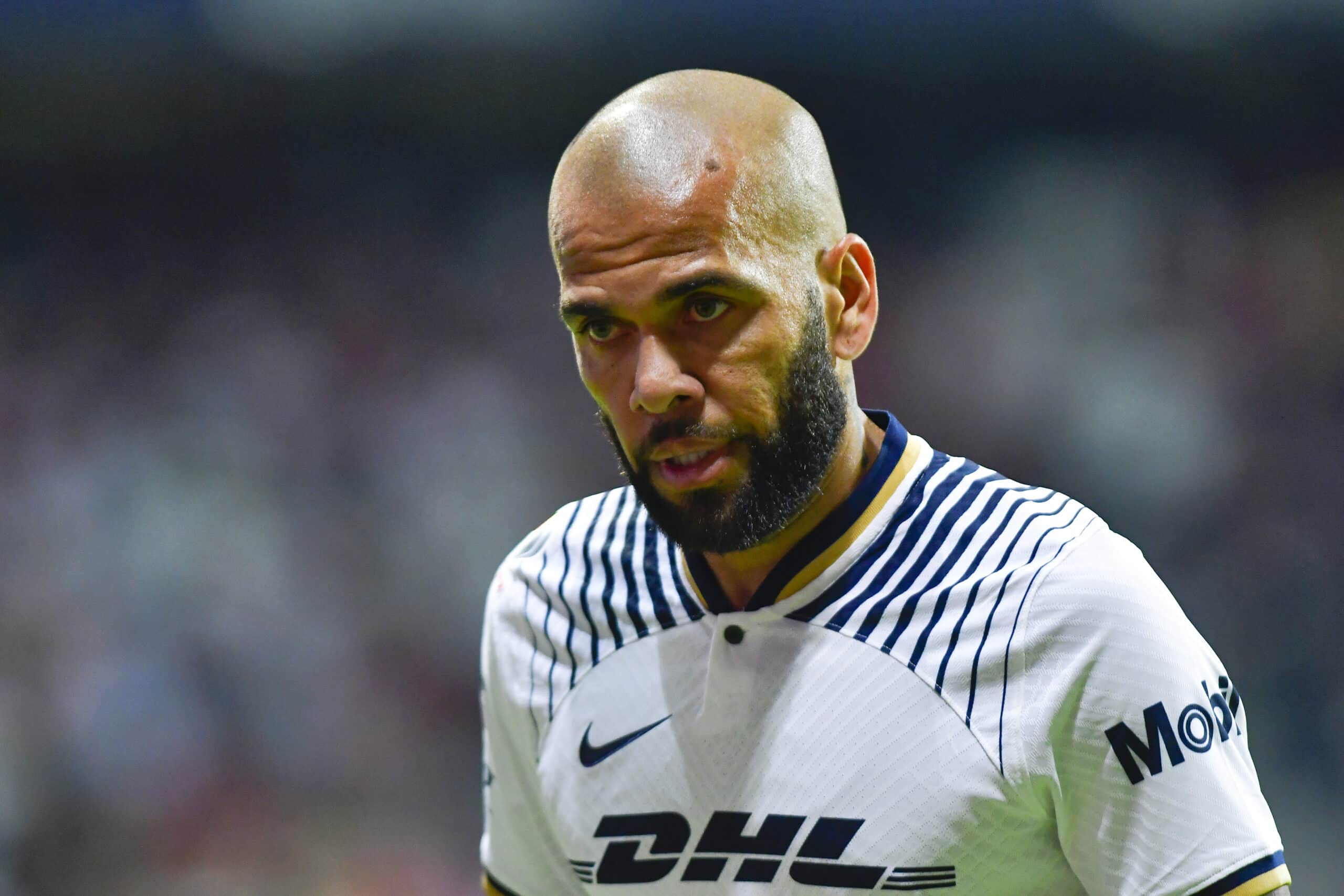 Dani Alves del Pumas durante el juego de la jornada 14 del Torneo Apertura 2022.