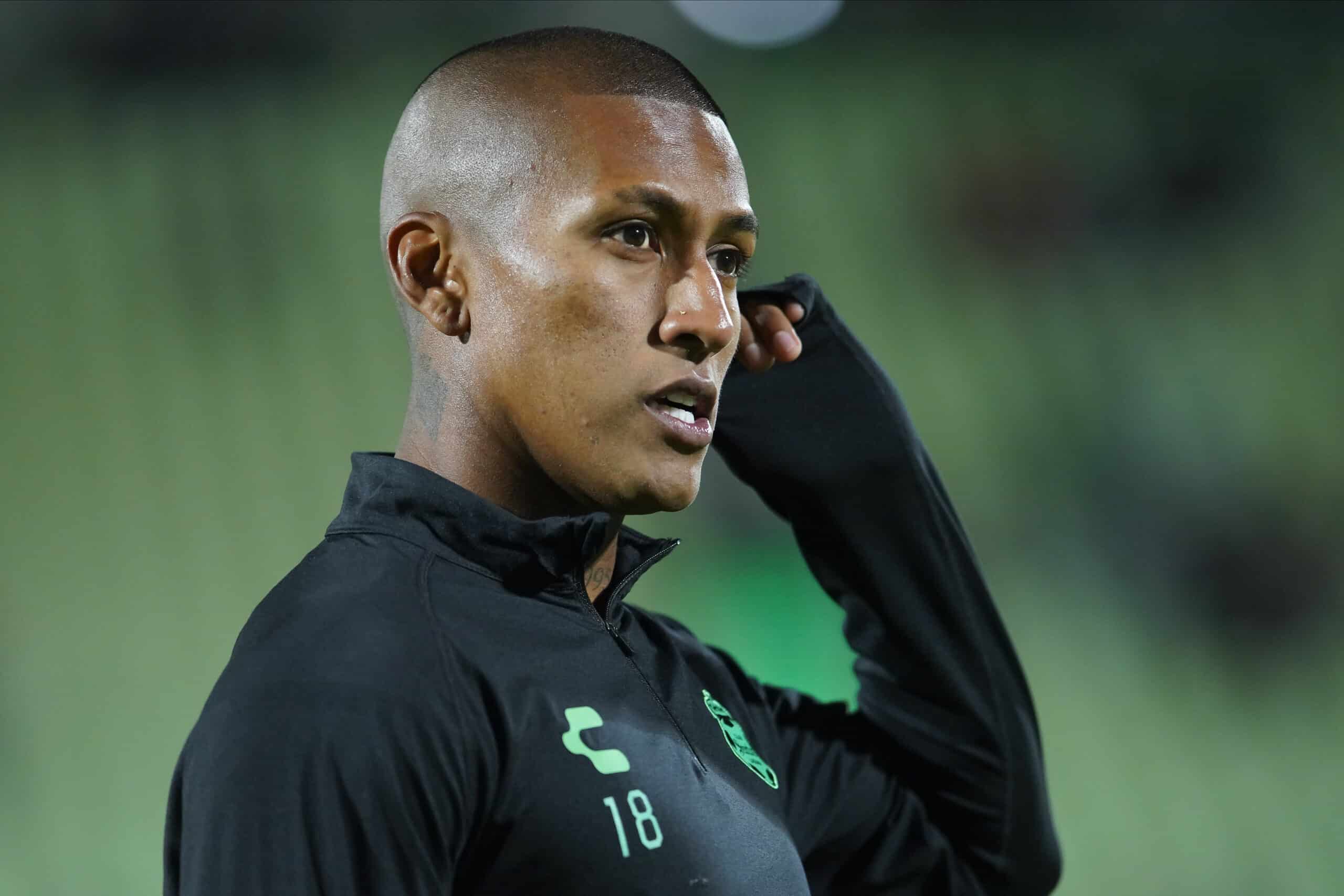 Pedro Aquino del Santos durante el Play In del Torneo Apertura 2023 de la Liga BBVA MX.