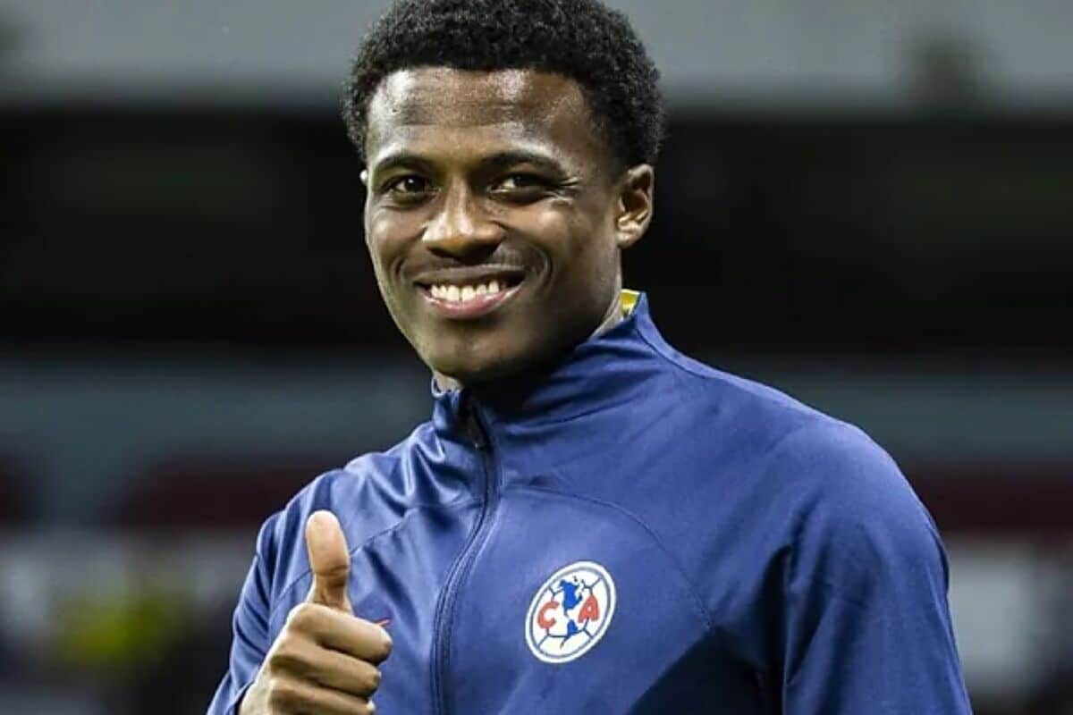 Javairo Dilrosun con el Club América en e Clausura 2024.