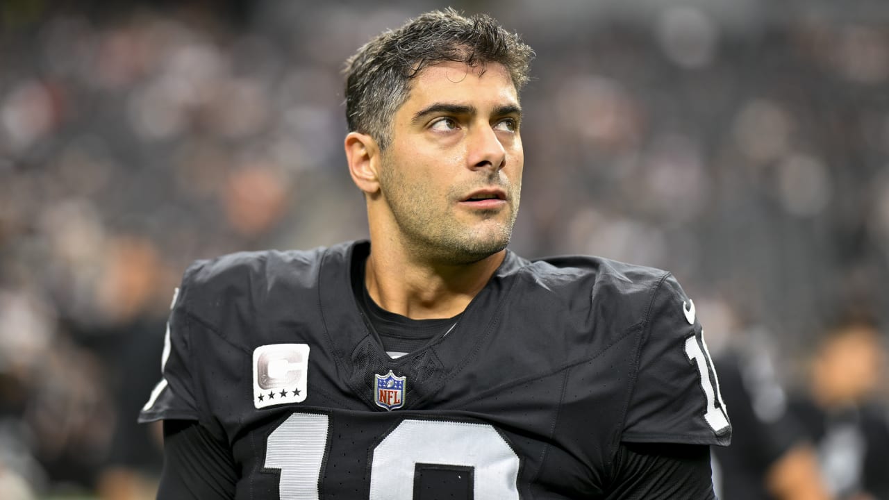 JIMMY GAROPPOLO DURANTE UN JUEGO DE LA NFL CON LOS RAIDERS