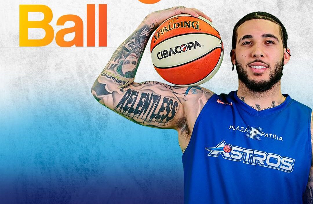 LIANGELO BALL POSA PARA LA FOTO