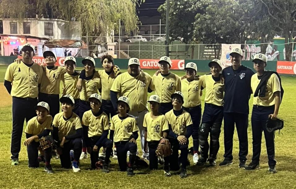 EQUIPO DE LA LIGA CULIACÁN AC POSA PARA LA FOTO