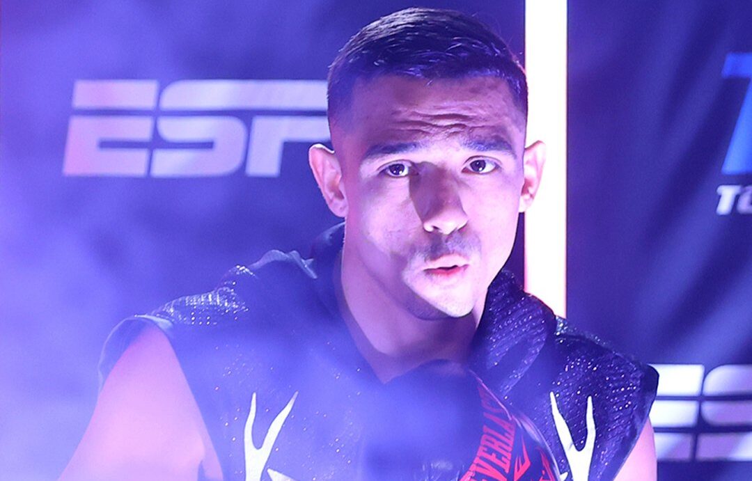 LUIS 'VENADO' LÓPEZ SALE AL RING EN UNA PELEA ANTERIOR