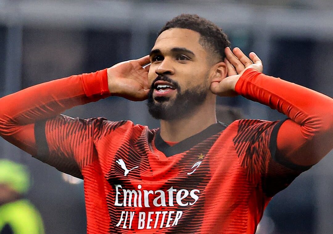 JUGADOR DEL AC MILAN FESTEJA UN GOL