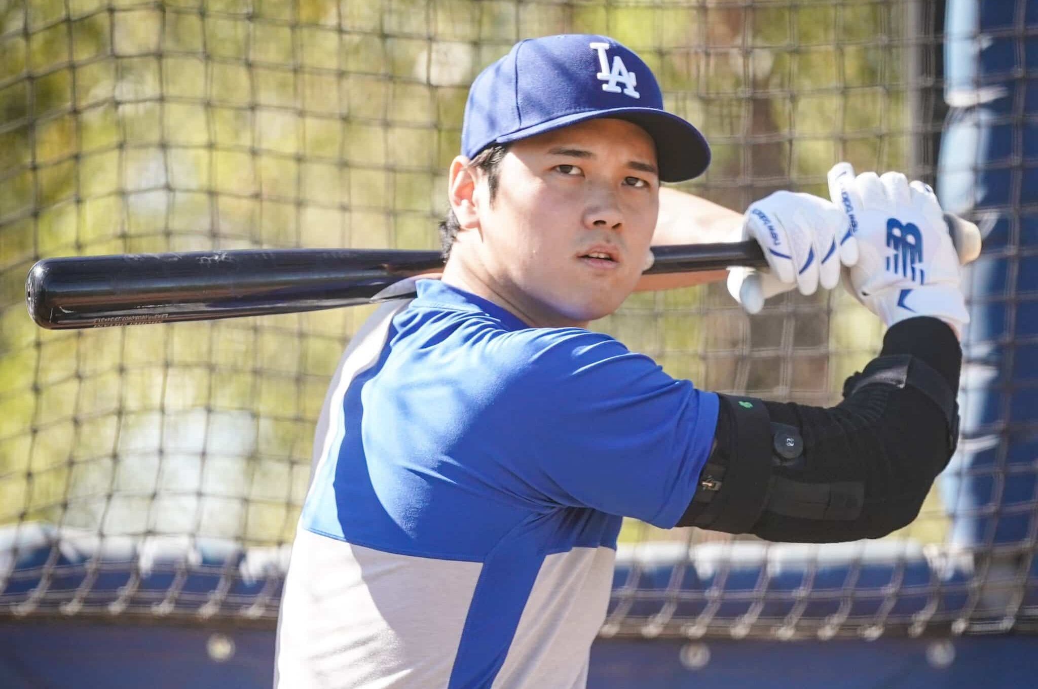OHTANI DURANTE UNA PRÁCTICA DE BATEO CON LOS DODGERS DE LA MLB