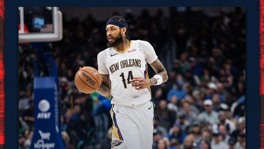 BRANDON INGRAM DE LOS PELICANS BOTA EL BALÓN