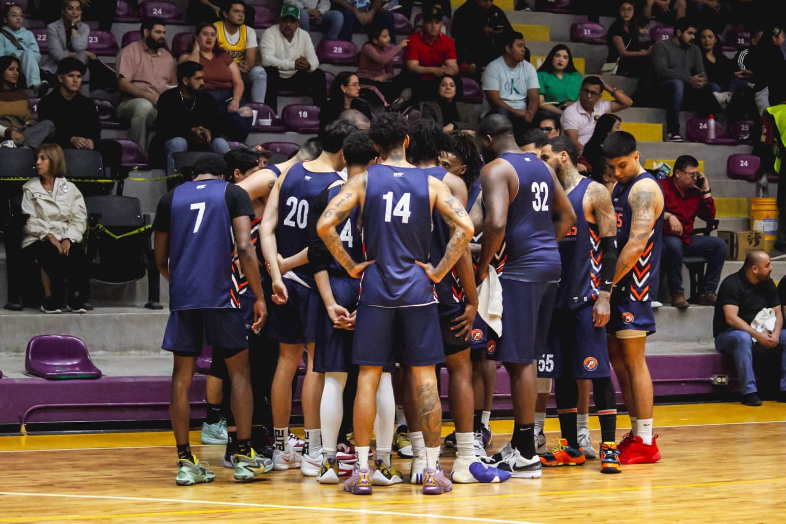 Pioneros de Los Mochis en partido de la Copa DIF en Guasave.