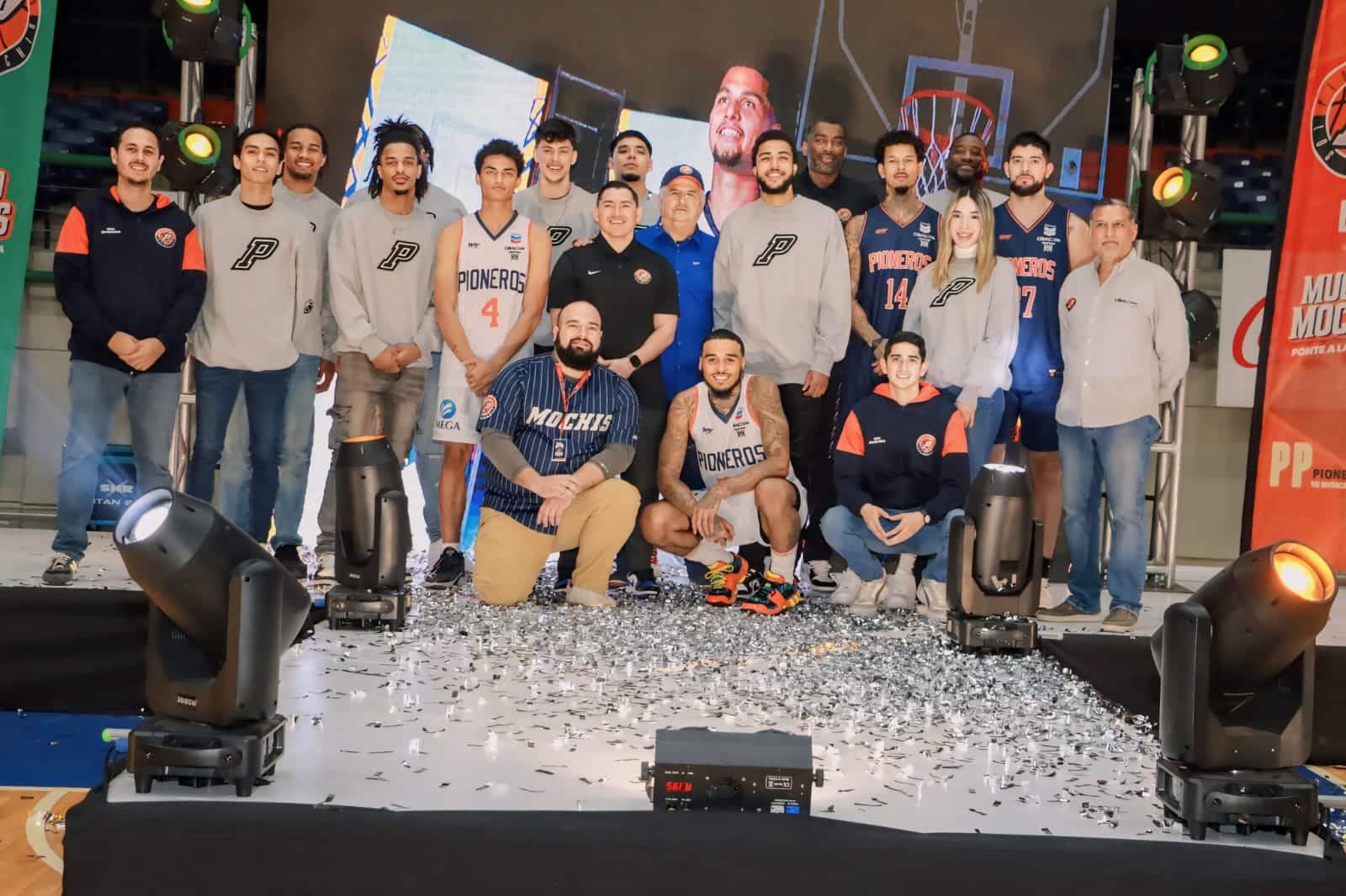 Pioneros presenta a su equipo para la temporada 2024.