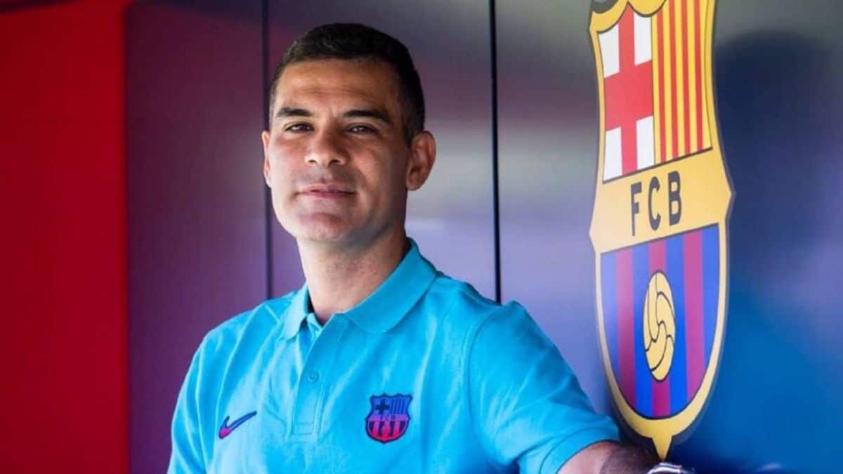 Barcelona renovaría a Rafa Márquez, pero sin opción de ser DT del 1er equipo.