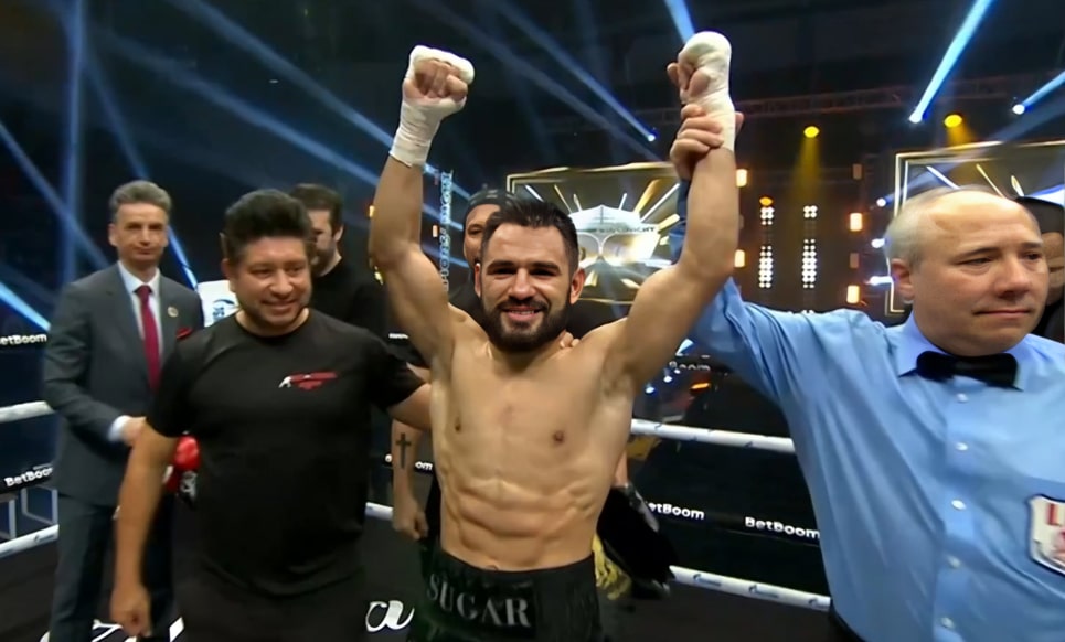 EDUARDO 'SUGAR' NÚÑEZ CELEBRA LA VICTORIA