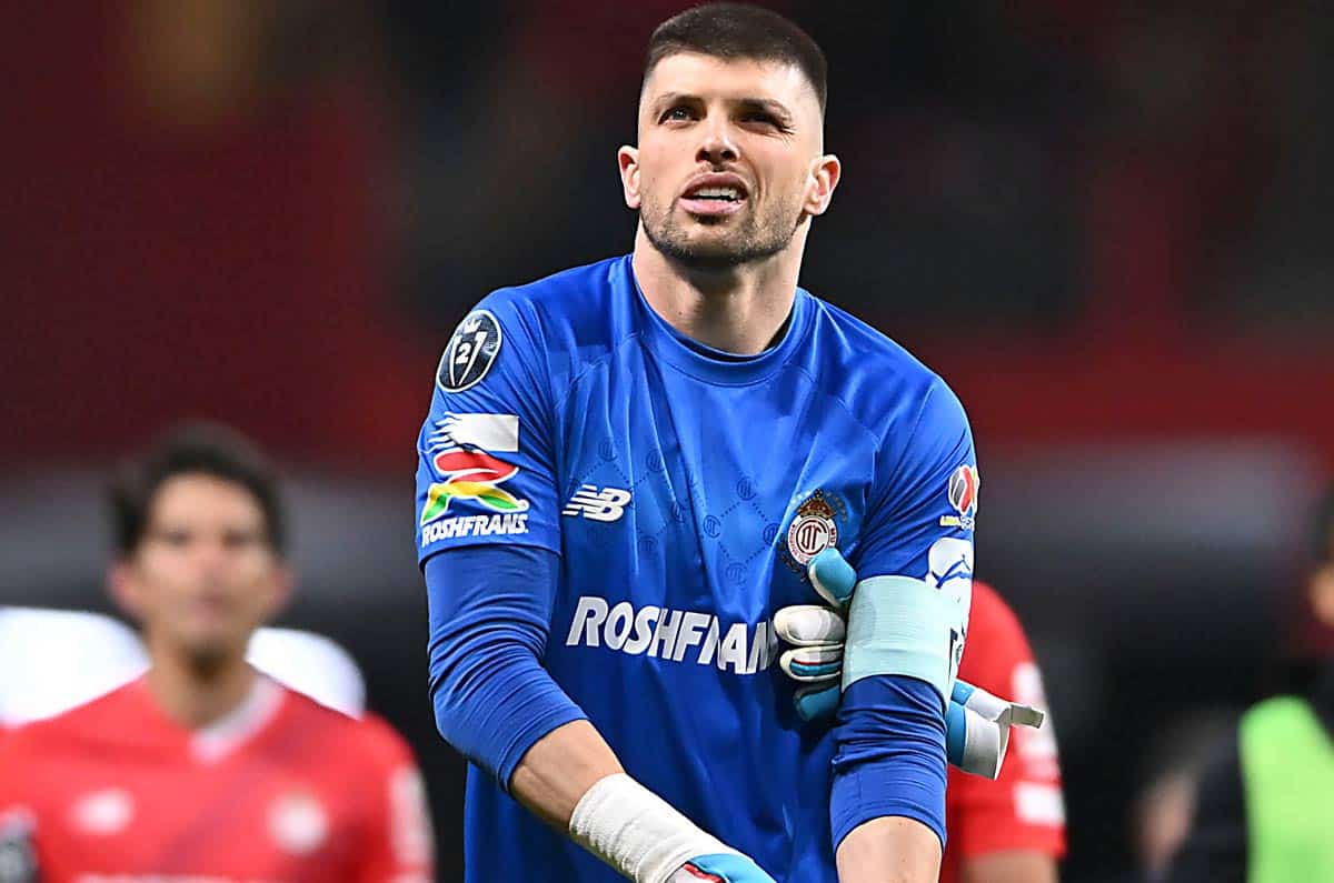 Tiago Volpi sale molesto tras ser eliminado con el Toluca en Cocachampions.