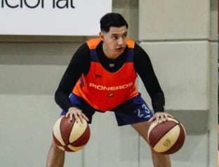 Jugador de Pioneros de Los Mochis en entrenamiento en el CUM.